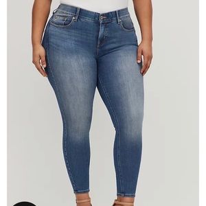 Torrid bombshell premium stretch skinny jean